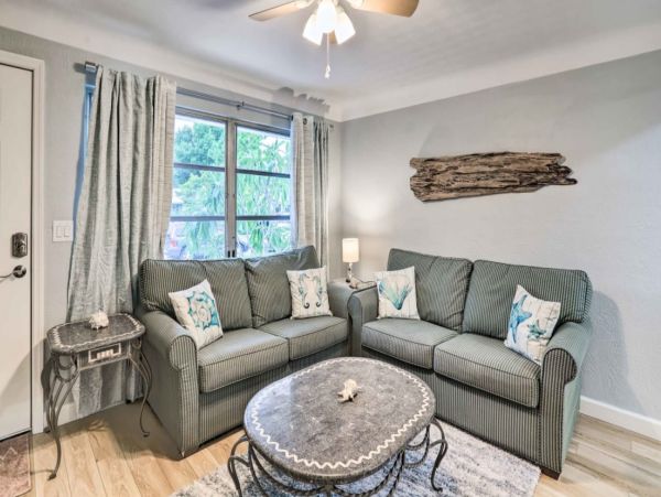 Charming 2 Bedroom Bungalow Sleeps 4 Guests