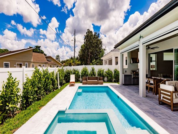 Luxury Vacation 4 Bedroom Pool Home in Naples Sleeps 10