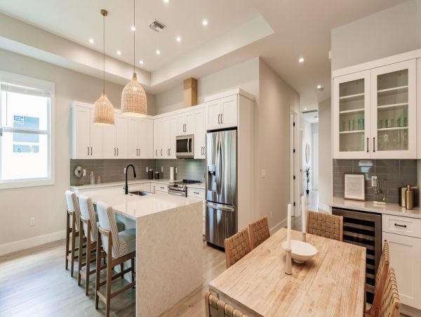Luxury Vacation 4 Bedroom Pool Home in Naples Sleeps 10
