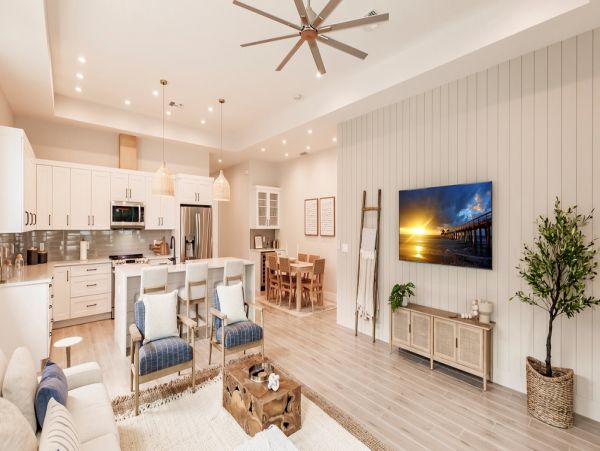 Luxury Vacation 4 Bedroom Pool Home in Naples Sleeps 10