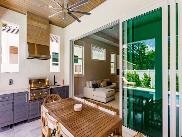 Luxury Vacation 4 Bedroom Pool Home in Naples Sleeps 10