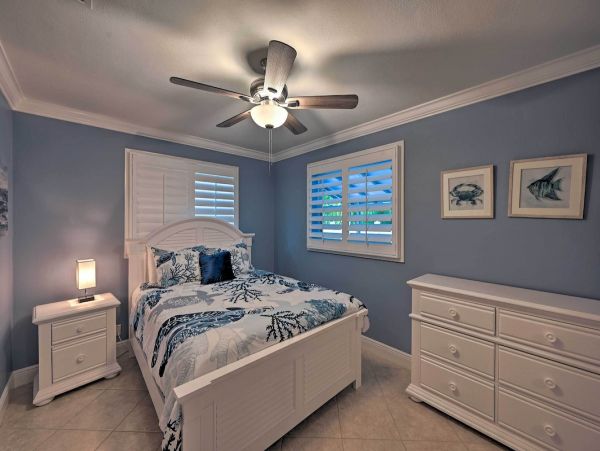 Beautiful 2 Bedroom Cottage in Naples Sleeps 6