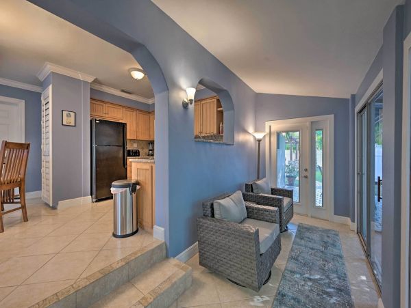 Beautiful 2 Bedroom Cottage in Naples Sleeps 6