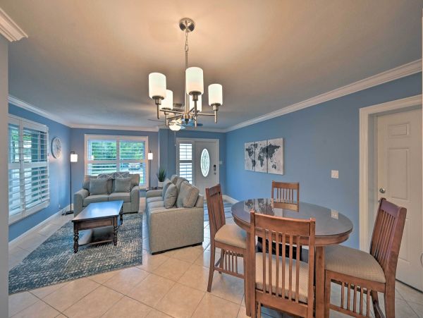 Beautiful 2 Bedroom Cottage in Naples Sleeps 6