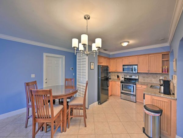 Beautiful 2 Bedroom Cottage in Naples Sleeps 6