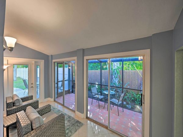 Beautiful 2 Bedroom Cottage in Naples Sleeps 6