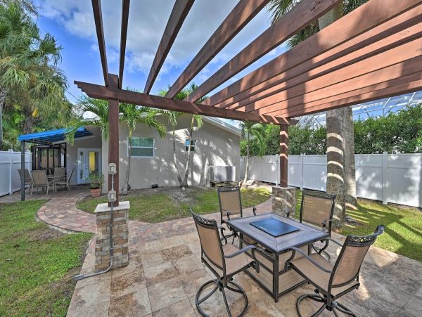 Beautiful 2 Bedroom Cottage in Naples Sleeps 6