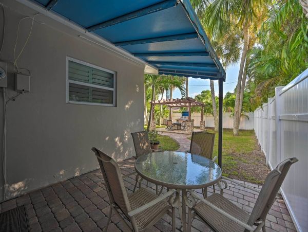 Beautiful 2 Bedroom Cottage in Naples Sleeps 6