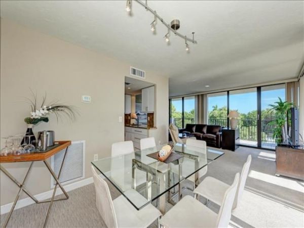 Siesta Key Vacation Condo Two Bedroom Walk to Beach