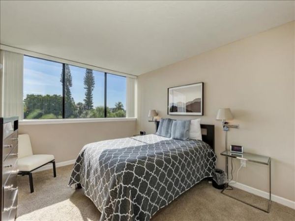 Siesta Key Vacation Condo Two Bedroom Walk to Beach