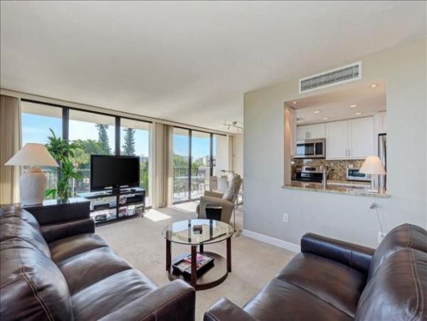 Siesta Key Vacation Condo Two Bedroom Walk to Beach