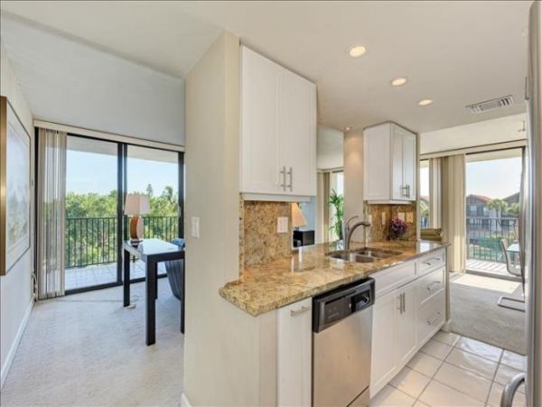 Siesta Key Vacation Condo Two Bedroom Walk to Beach