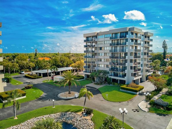 Siesta Key Vacation Condo Two Bedroom Walk to Beach