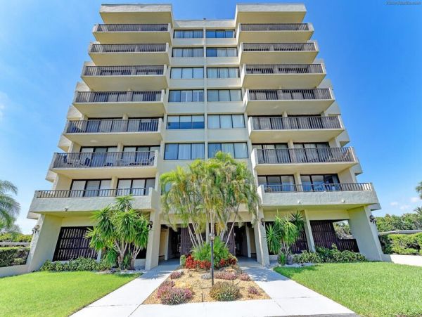 Siesta Key Vacation Condo Two Bedroom Walk to Beach