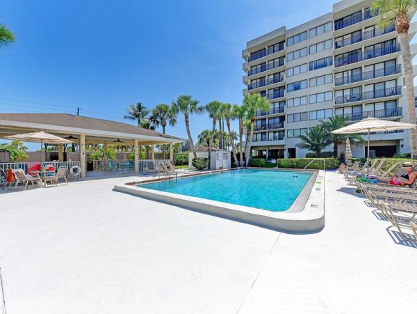 Siesta Key Vacation Condo Two Bedroom Walk to Beach