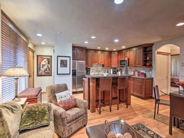 Two Bedroom Charming Vacation Condo in Vail