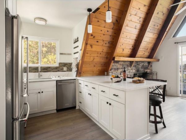 Mountain Views Lake Arrowhead Vacation Home Four Bedroom
