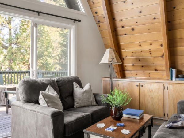 Mountain Views Lake Arrowhead Vacation Home Four Bedroom