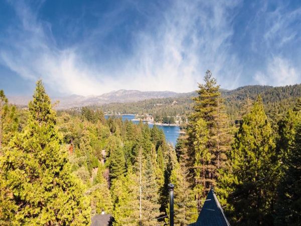Mountain Views Lake Arrowhead Vacation Home Four Bedroom