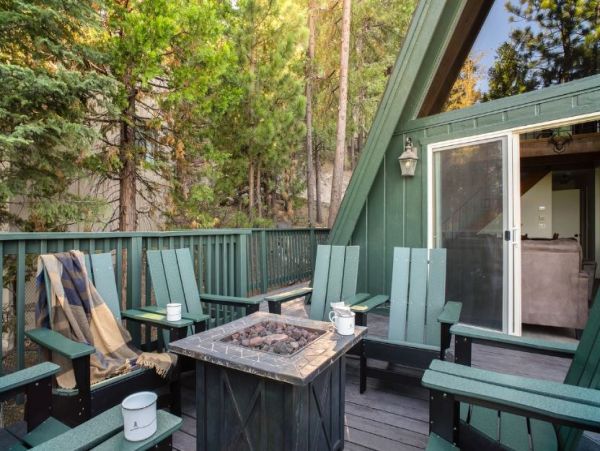 Mountain Views Lake Arrowhead Vacation Home Four Bedroom