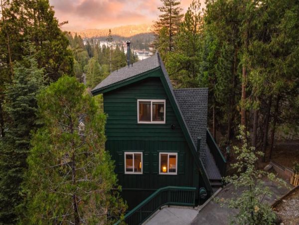 Mountain Views Lake Arrowhead Vacation Home Four Bedroom