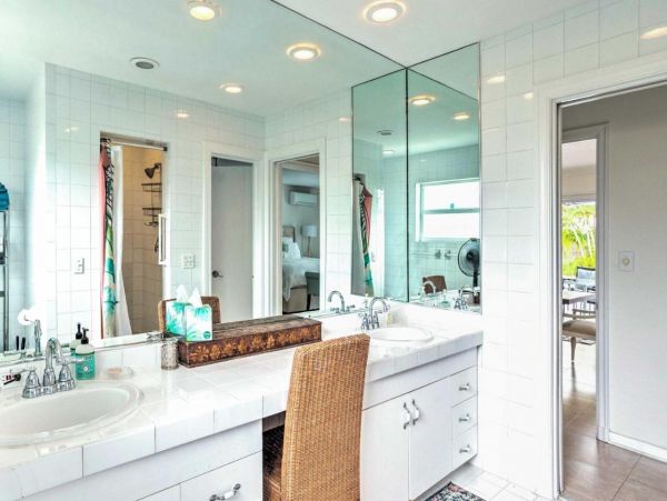 Beautiful Five Bedroom Home with Private Pool in Lake Worth
