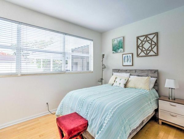 Beautiful Five Bedroom Home with Private Pool in Lake Worth