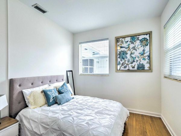 Beautiful Five Bedroom Home with Private Pool in Lake Worth