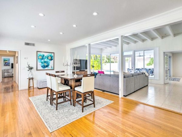 Beautiful Five Bedroom Home with Private Pool in Lake Worth