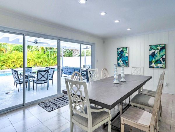 Beautiful Five Bedroom Home with Private Pool in Lake Worth