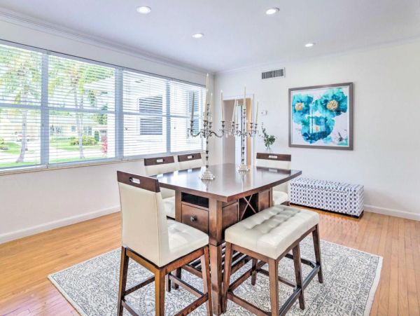Beautiful Five Bedroom Home with Private Pool in Lake Worth