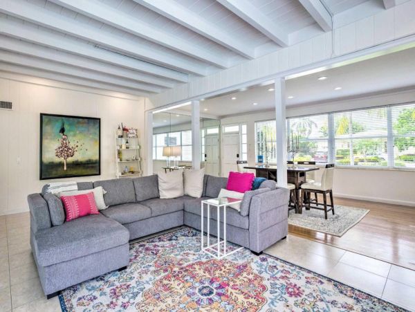Beautiful Five Bedroom Home with Private Pool in Lake Worth