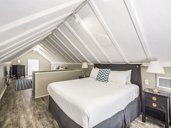 Duvall Street Four Bedroom Walk to Beach