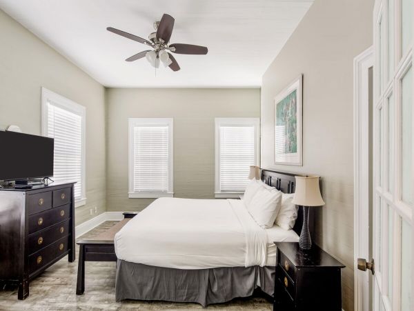 Duvall Street Four Bedroom Walk to Beach