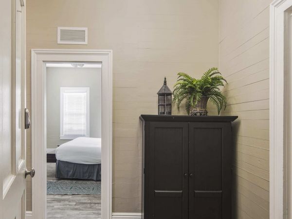 Duvall Street Four Bedroom Walk to Beach
