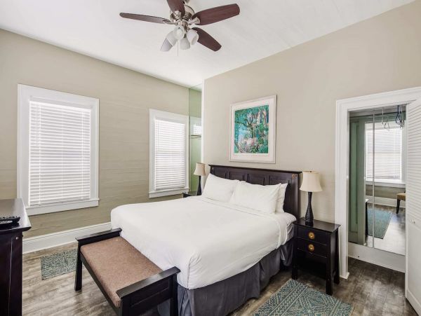 Duvall Street Four Bedroom Walk to Beach
