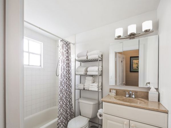 Duvall Street Four Bedroom Walk to Beach