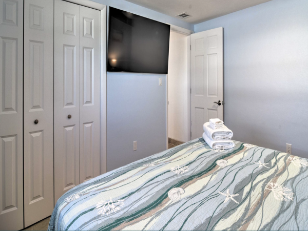 Large Pool Home Sleeps 10 Excellent Location & Value