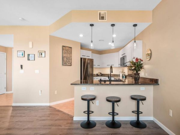 Kailua Kona Vacation Condo Three Bedroom Walk to Beach