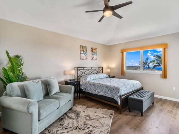 Kailua Kona Vacation Condo Three Bedroom Walk to Beach