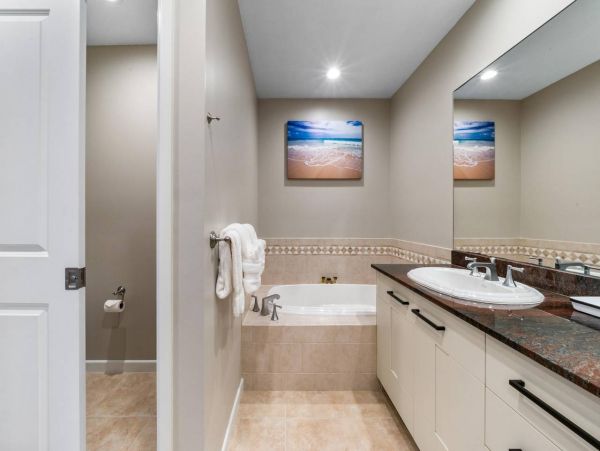 Kailua Kona Vacation Condo Three Bedroom Walk to Beach