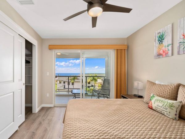 Kailua Kona Vacation Condo Three Bedroom Walk to Beach