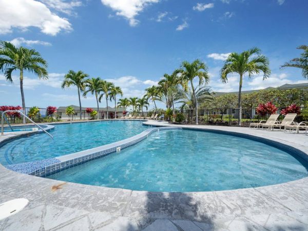 Kailua Kona Vacation Condo Three Bedroom Walk to Beach