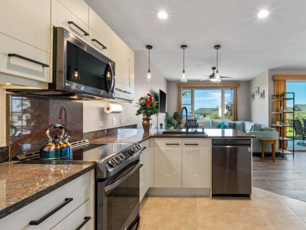 Kailua Kona Vacation Condo Three Bedroom Walk to Beach
