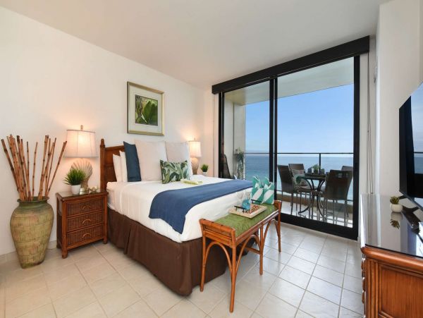 One Bedroom Beach Vacation Condo with Amazing Views Sleeps 4