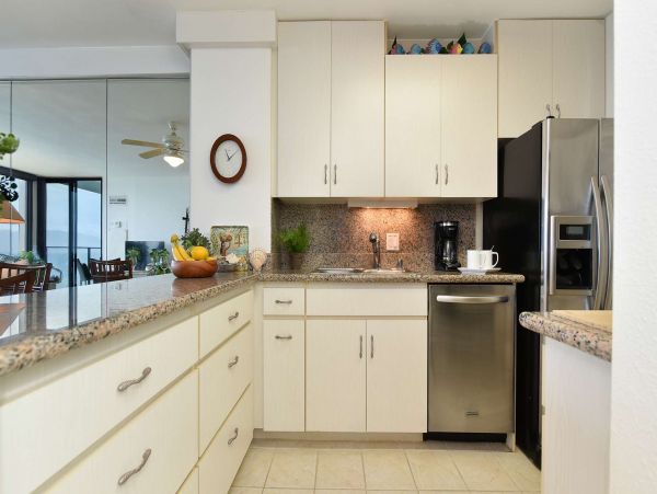 One Bedroom Beach Vacation Condo with Amazing Views Sleeps 4