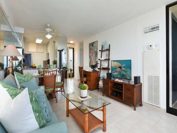 One Bedroom Beach Vacation Condo with Amazing Views Sleeps 4