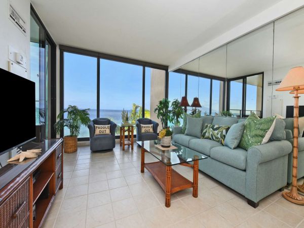 One Bedroom Beach Vacation Condo with Amazing Views Sleeps 4