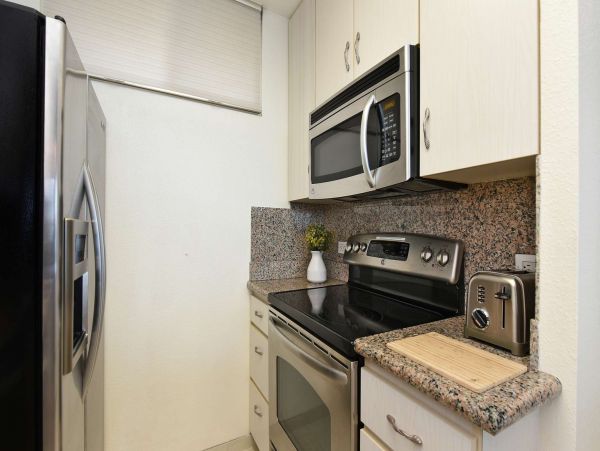 One Bedroom Beach Vacation Condo with Amazing Views Sleeps 4