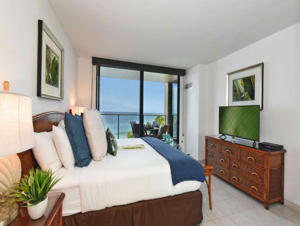 One Bedroom Beach Vacation Condo with Amazing Views Sleeps 4